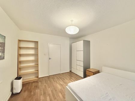 3 bedroom flat to rent - Photo 3