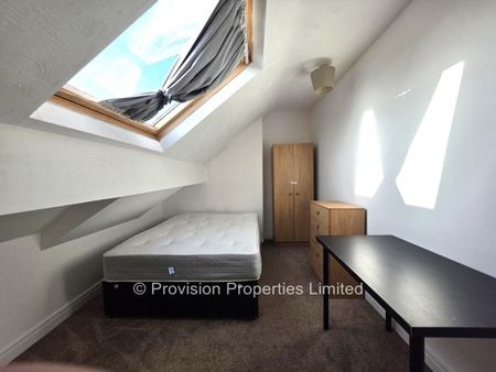 5 bedroom semi-detached house to rent - Photo 4