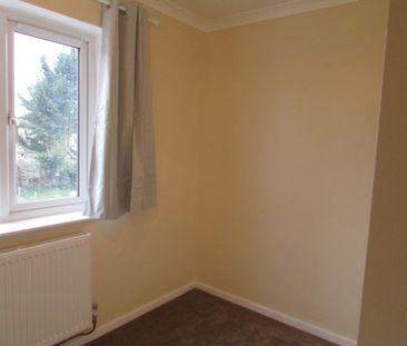Three Bedroom Family Home with Garden and Conservatory available TO... - Photo 3