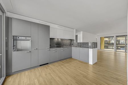 Modern apartment with exclusive amenities and an urban touch - Photo 2