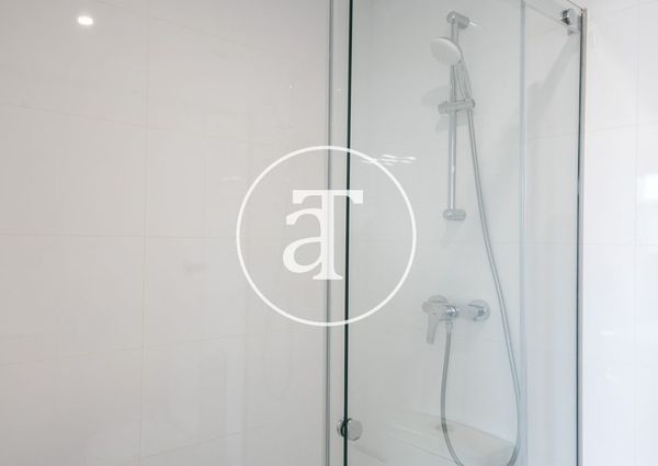 4 bedroom apartment for rent with 2 bathrooms near the beach