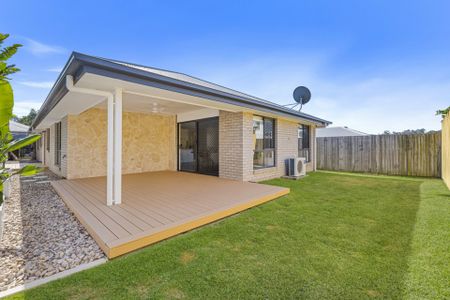 IMMACULATE FAMILY HOME - Photo 4