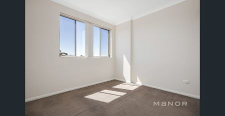 Stylish Apartment in a Prime Baulkham Hills Location - Photo 4