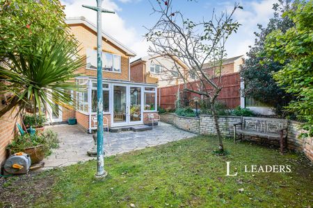 4 bedroom house to rent Gedling Road, Arnold, Nottingham, Nottinghamshire, NG5 - Photo 3