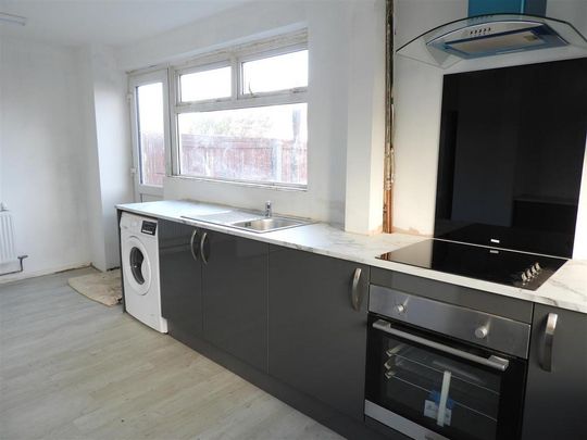 3 bedroom semi-detached house to rent - Photo 1