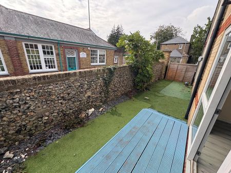2 bedroom ground floor flat to rent - Photo 5