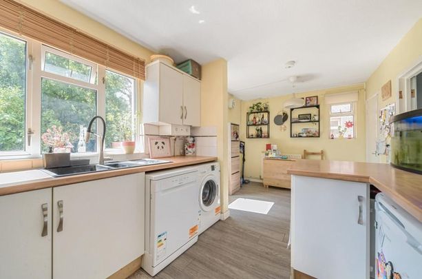 3 bedroom semi-detached house to rent - Photo 1