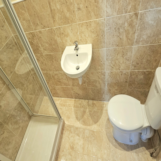 75 Beaconsfield Road, Greater London, UB1 - Photo 2