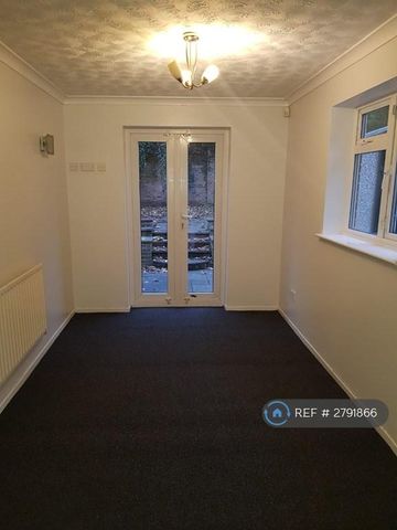3 bedroom detached house to rent - Photo 3