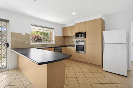 Family Home Offering Space, Comfort & Convenience - Photo 2