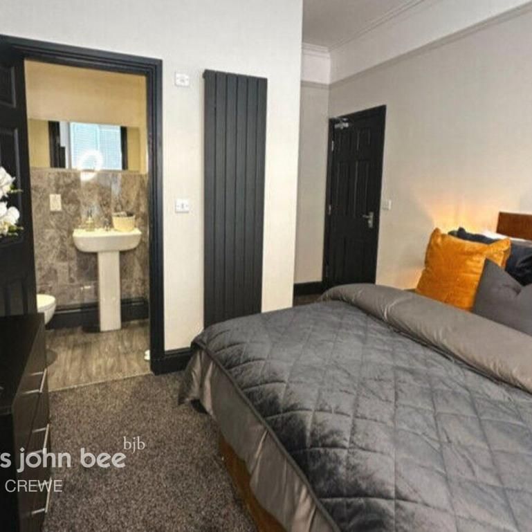 1 bedroom in a house share to rent - Photo 1