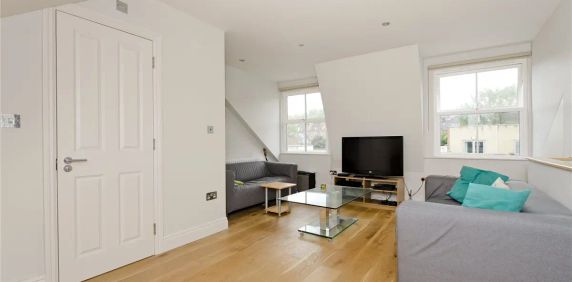 3 bedroom flat in London - Photo 2