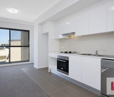 FULLY FURNISHED TWO BEDROOM APARTMENT WITH A/C IN EVERY ROOM! - Photo 5