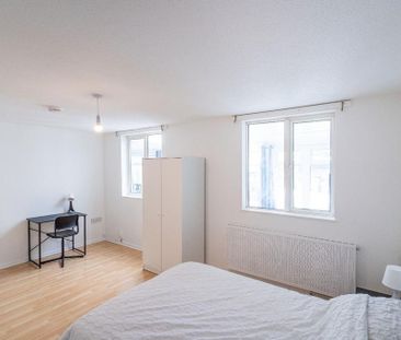 4 bedroom end of terrace house to rent - Photo 5