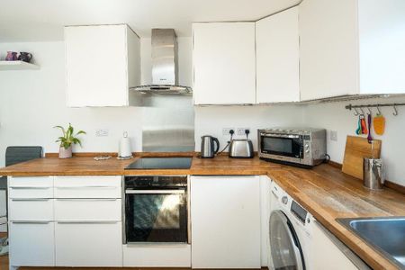 4 bedroom terraced house to rent - Photo 5