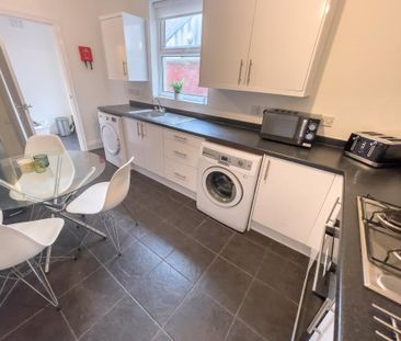 5 bedroom terraced house to rent - Photo 4