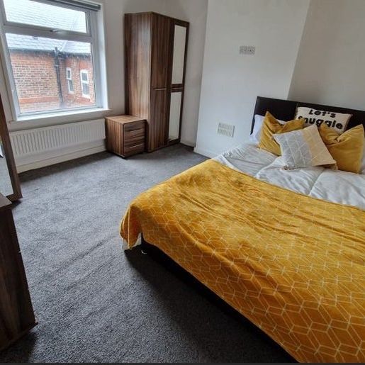 Room in a Shared House, Shirley Avenue, M7 - Photo 1