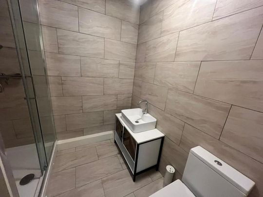 4 bedroom flat to rent - Photo 1