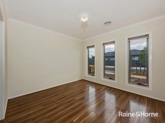 9 Luxor Drive, Fraser Rise, VIC 3336 - Photo 1