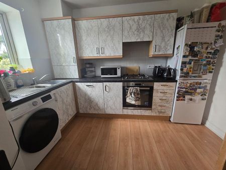 2 bedroom flat to rent - Photo 3