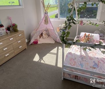 Spacious Family Living - Short-Term Lease Only - Photo 3