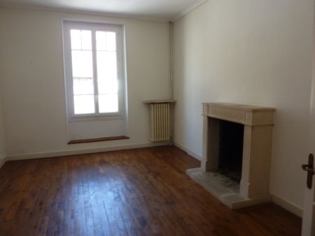 Location Appartement 4 pièces 113m² MONTMORILLON 86500 - Photo 2