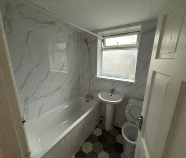 2 Bed Flat, Eastham, E6 - Photo 4