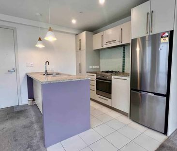 Luxurious Top Floor Apartment in St Lukes - Photo 5