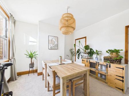 3 bedroom terraced house to rent - Photo 3