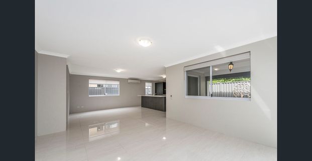 Stylish & Modern Two-Storey Townhouse in Bassendean - Photo 1