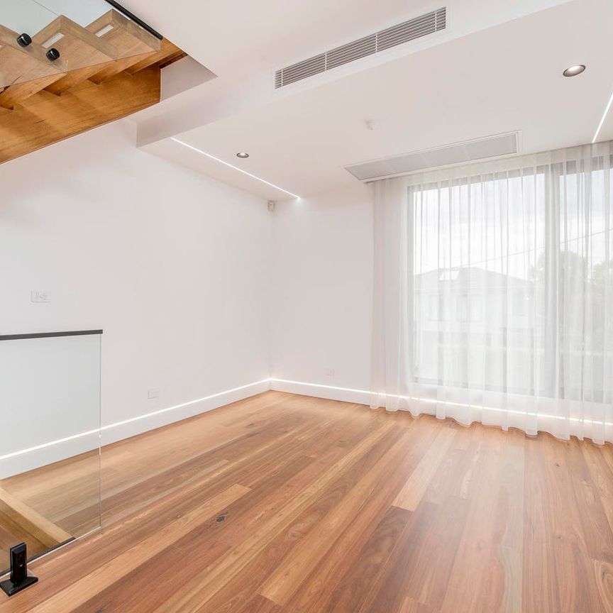 SUPER STYLISH, LIGHT FILLED HOME IN QUIET LOCATION - Photo 1