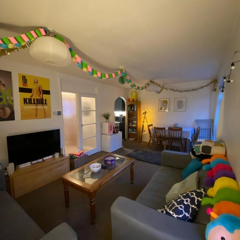 3 bedroom semi-detached house to rent - Photo 1