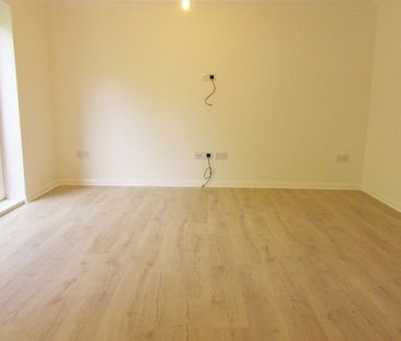 2 Bed Flat - Photo 2