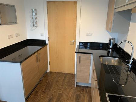 3 bedroom apartment to rent - Photo 4