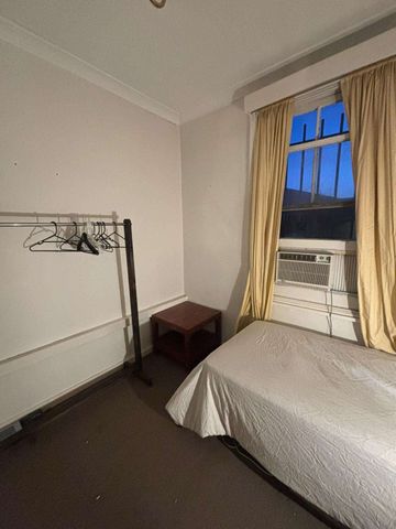 East Melbourne - Photo 3