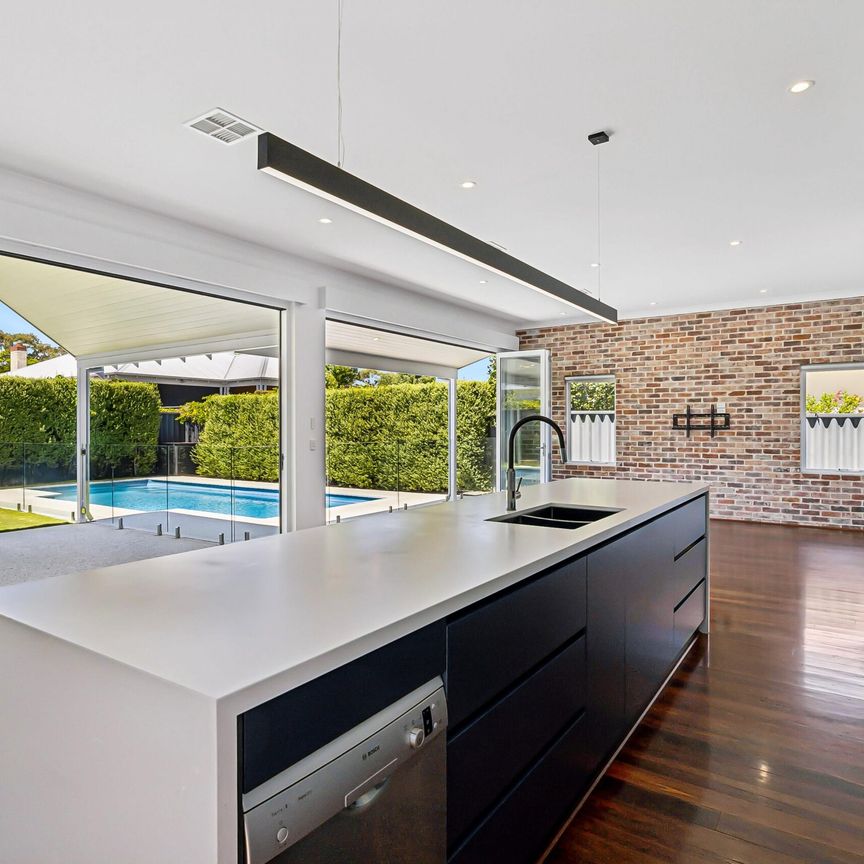 10 Harcourt St - Photo 1