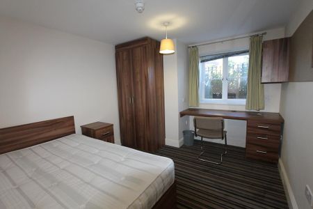 5 bedroom flat to rent - Photo 2