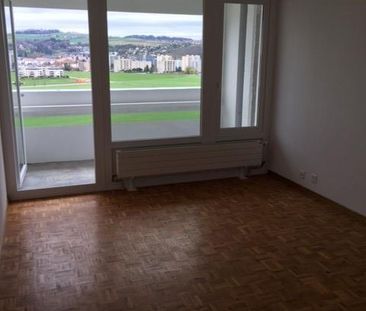 Appartement rénové avec balcon. Immeuble avec ascenseurs, proche de... - Photo 4