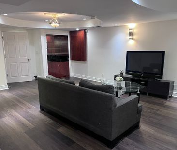 For Lease - 187 Redstone Road, Richmond Hill, Ontario - Photo 6