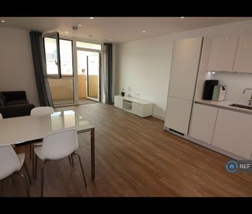 2 bedroom flat to rent - Photo 2