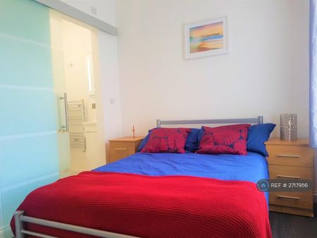 1 bedroom in a house share to rent - Photo 5