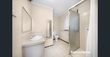 3- Bedroom house in Narre Warren! - Photo 5