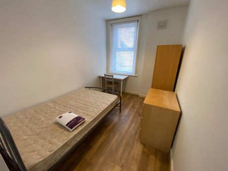 3 bedroom ground floor flat to rent - Photo 4