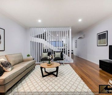 Pristine modern 3 bedroom townhouse - Photo 2