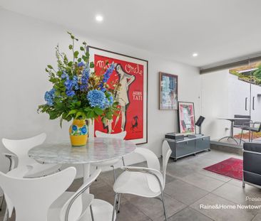 Sleek ultra urban 2 bed designer haven offered - Photo 3