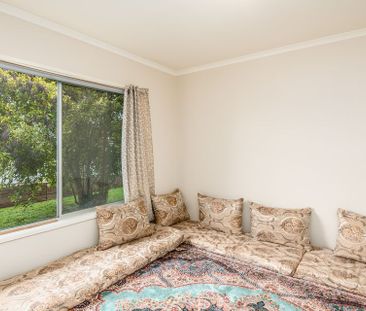 Well Located and Well Presented 2 Bedroom Unit! - Photo 2