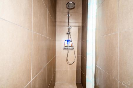 Gelijkvloerse verdieping met één slaapkamer in Saint-josse-ten-noode - Photo 3