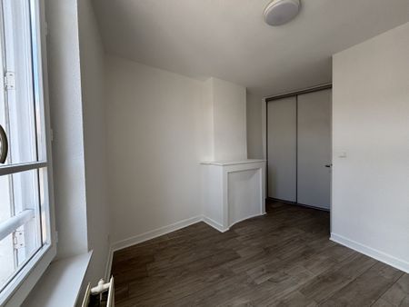 Location Appartement 3 pièces 60m² CHARLIEU 42190 - Photo 3