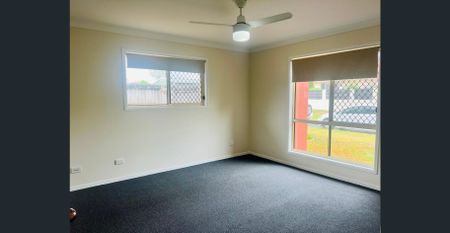 Freshly Updated 4-Bedroom Home with Double Garage – Parkinson - Photo 4