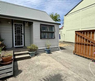 Cute Cottage - Handy Location - Photo 1